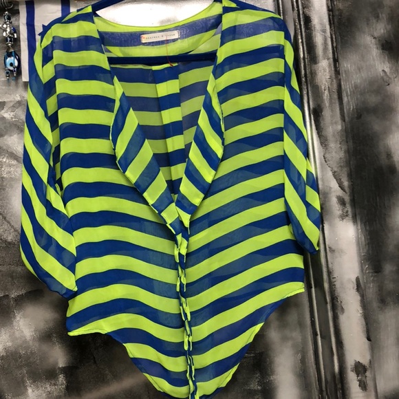 Trendy Top for Any Mood or Attitude ๐ - Picture 2 of 6